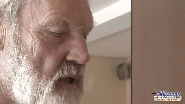 زن و شوهر باتجربه از لینک گروه تلگرام فیلم سکسی روسیه در یک آپارتمان جوان لعنتی. دختر من