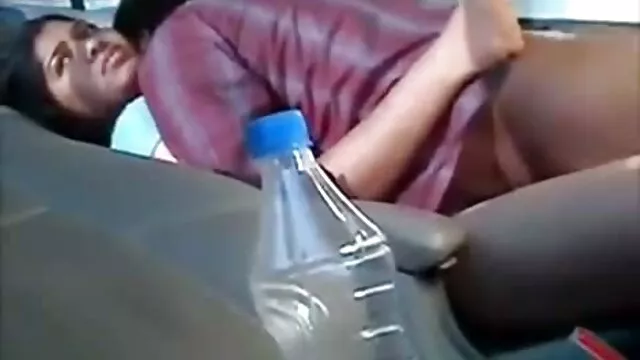 نوجوان ریزه اندام جینا گرسون بازی گربه خود کانال فیلمسوپر را با dildo